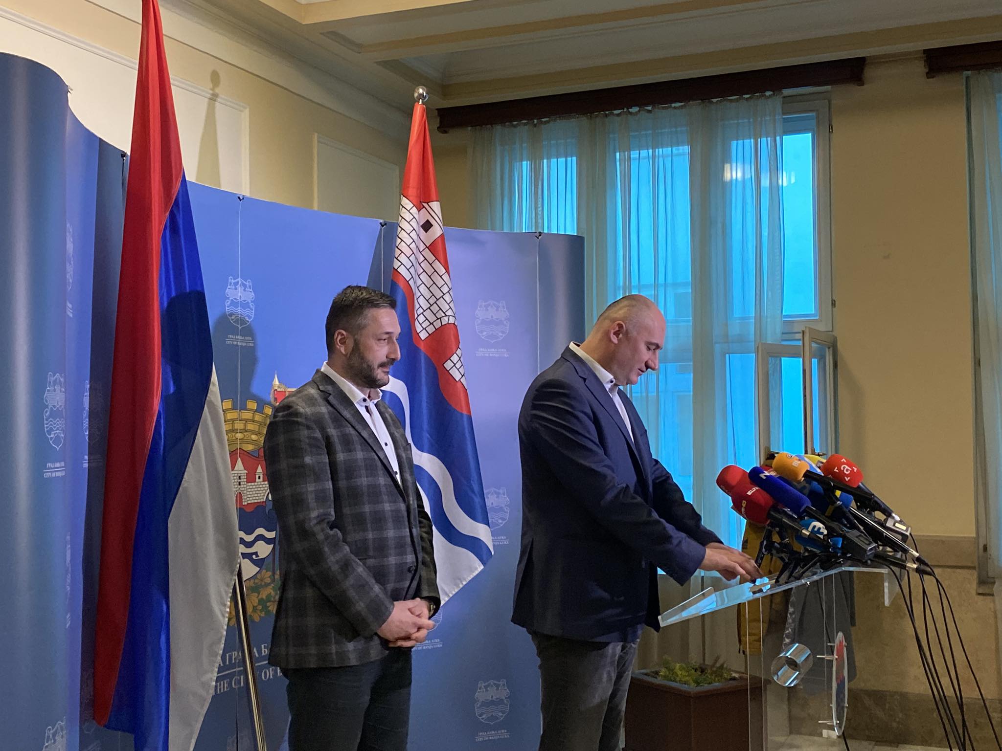 "GLAVE ODBORNIKA SU BILE NA AUTOBUSU KOJI JE KRUŽIO BANJALUKOM" Topić i Ninković o dešavanjima u Gradskoj upravi, te prijetnjama koje odbornici dobijaju