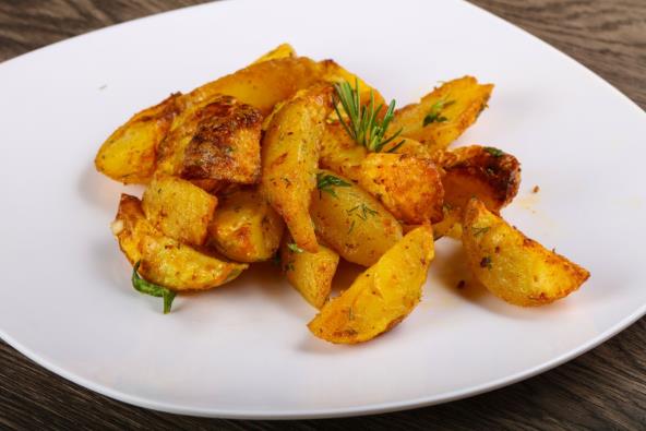 RECEPT ZA PEKARSKI KROMPIR IZ RERNE Savršeno hrskav, ruzmarin mu daje zimski ukus