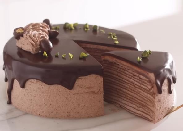 ČOKOLADNA TORTA SA PALAČINKAMA ZA SVETOG JOVANA Raskošna, a pravi se od sastojaka koje ima svaka kuća