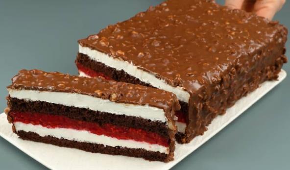 Savršena čokoladna torta sa čizkejk i voćnim filom