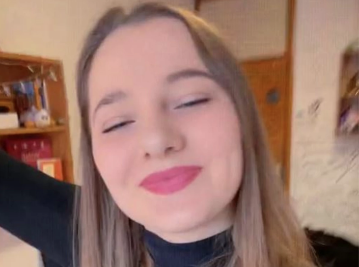 (FOTO) BIJE, PRAVI SIR I MIJESI HLJEB Aleksandra je velika nada srpskog boksa, a sad je snimkom iz studentskog doma napravila haos na društvenim mrežama
