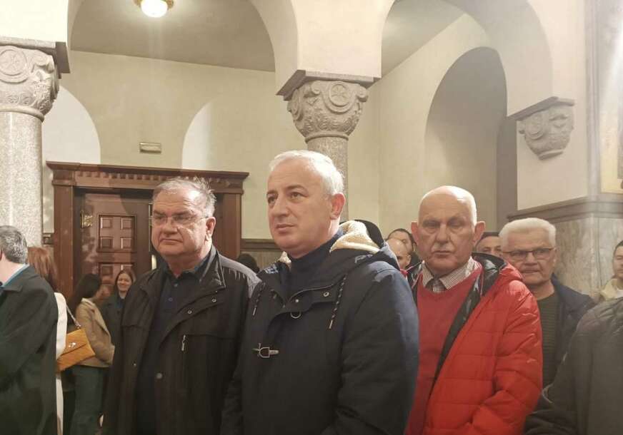 VEČE PROVELI U MOLITVI Borenović i Ivanić prisustvovali večernjem bogosluženju u hramu Hrista Spasitelja u Banjaluci (FOTO)