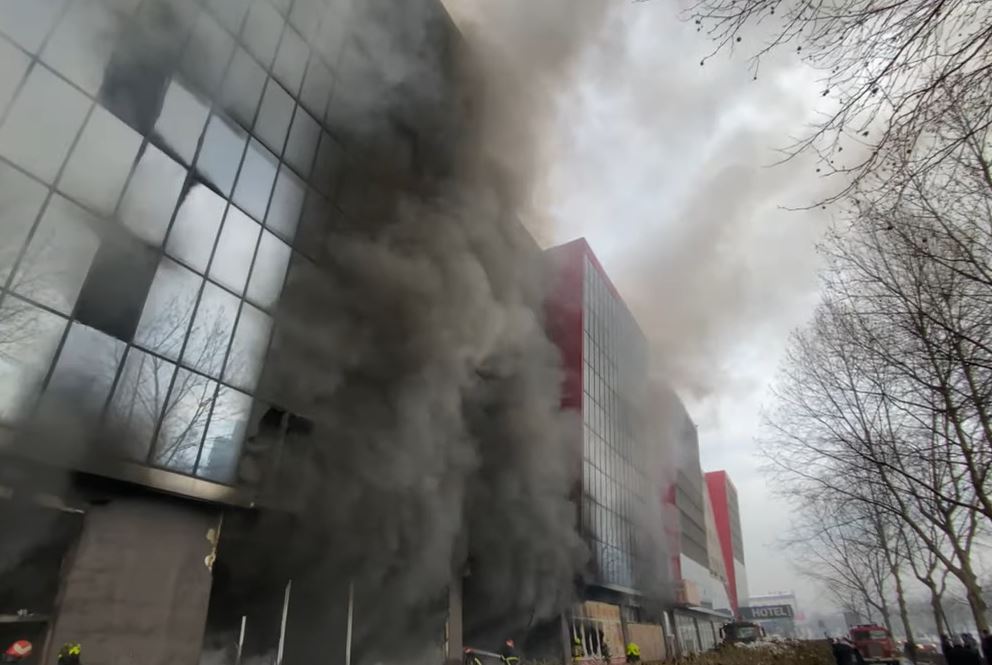 VIŠEMILIONSKA ŠTETA Lokalizovan požar na pijaci u Sarajevu (VIDEO)