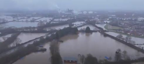 BEZ STRUJE VIŠE OD 100.000 DOMAĆINSTAVA Oluja "Henk" pogodila Englesku: Jedna osoba poginula (VIDEO)