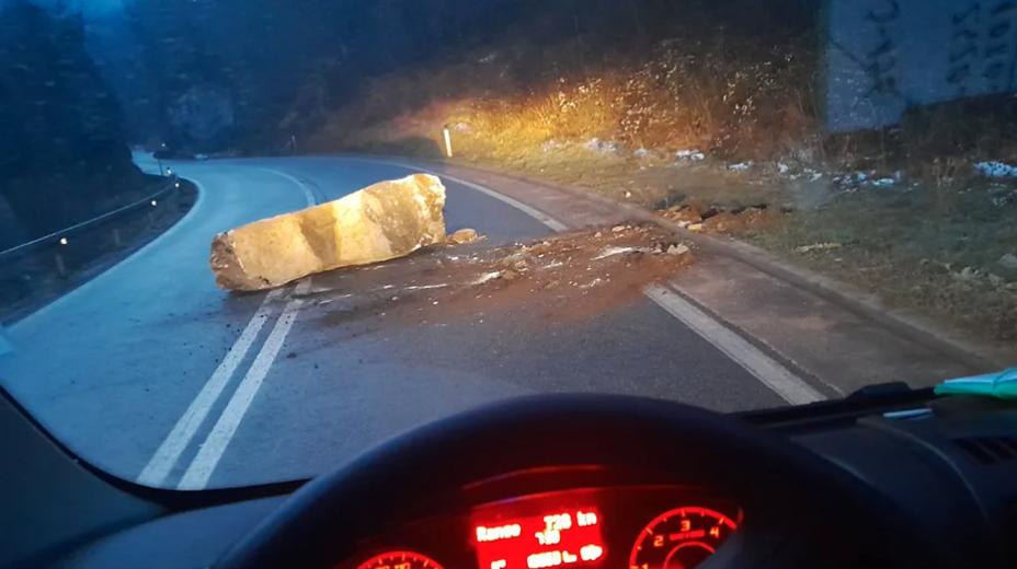 VOZAČI, OPREZ Odron na putu Banjaluka - Jajce
