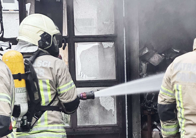 (FOTO) DRAMA U PRIJEDORU Gorjela mehaničarska radnja
