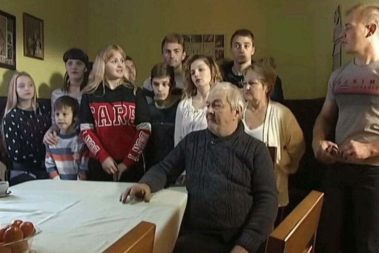 NJIHOVO BOGATSTVO SE NE MJERI MATERIJALNIM Najbogatija srpska porodica u Hrvatskoj: Pero i Radmila imaju 9 sinova i 7 kćerki (VIDEO)