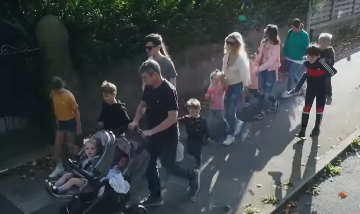 "NAŠA PORODICA IMA PUNO ROĐENDANA" Imaju 22 djece, pogledajte kako izgleda njihov dan (VIDEO)