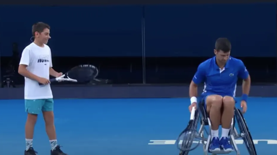 ĐOKOVIĆ PONOVO ODUŠEVIO Sjeo u kolica i zaigrao tenis