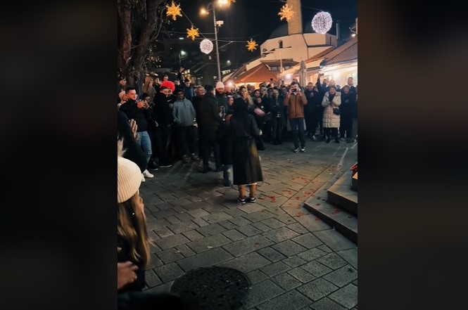 ZA NEKOG JE SINOĆ BILA POSEBNA NOĆ Mladić zaprosio djevojku kod Sebilja, prizor ostavlja bez daha (VIDEO)
