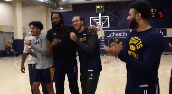 Jokić i društvo sve okrenuli na šalu: Izujedani Gordon se vratio sa 21 šavom (VIDEO)