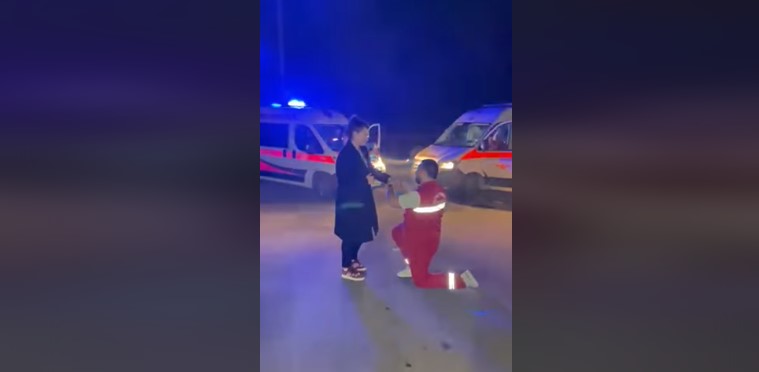 HITNO JE REKLA "DA" O novogodišnjoj prosidbi u Brodu priča region (VIDEO)