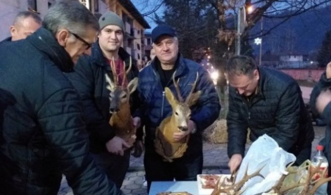 Višković sa lovcima na "Božićnom selu"