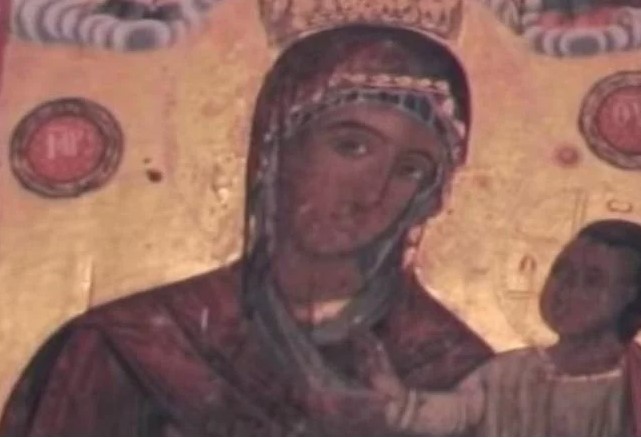 ČUDOTVORNA IKONA PRESVETE BOGORODICE U PEĆI Bila je u rukama Svetog Save, narod joj 8 vijekova dolazi na poklonjenje