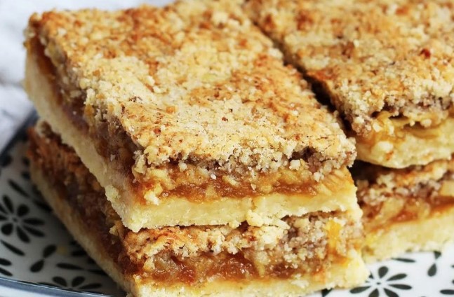VRATIĆE VAS U DJETINJSTVO Čupava pita s pekmezom