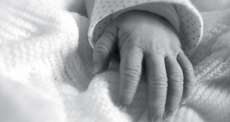 BEBA PREMINULA U BRČKOM Majka tvrdi da je zbog vakcine, a u Zdravstvenom centru negiraju