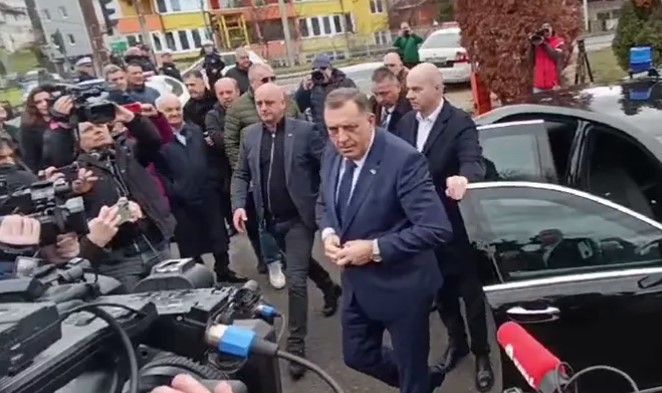 Otkazano ročište predsjedniku RS Miloradu Dodiku: Odbrana tražila izuzeće sudija
