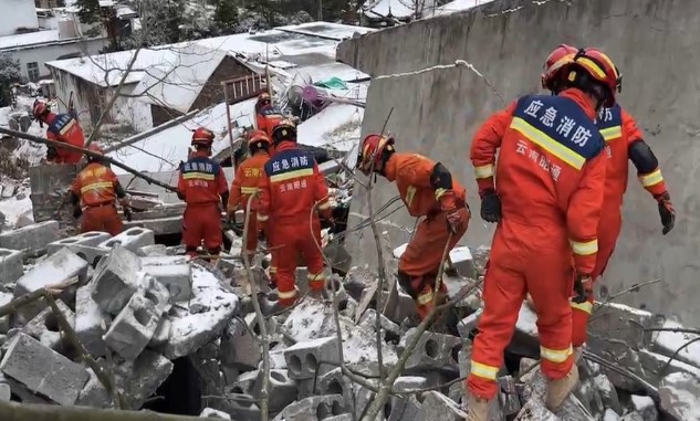 Klizište zatrpalo 47 ljudi, evakuisano 200 (VIDEO)
