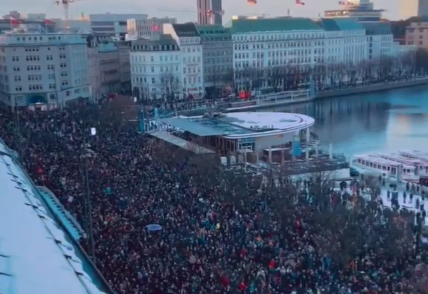 PROTESTI U NJEMAČKOJ Hiljade ljudi protiv desničarskog ekstremizma (VIDEO)