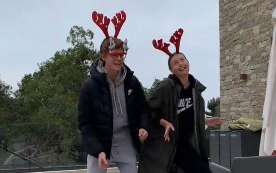 "ZNALA SAM DA ĆEŠ JEDNOG DANA ZAŽALITI ZBOG OVOGA" Legendarna Ruskinja objavila simpatičan video sa Janikom Sinerom (VIDEO)