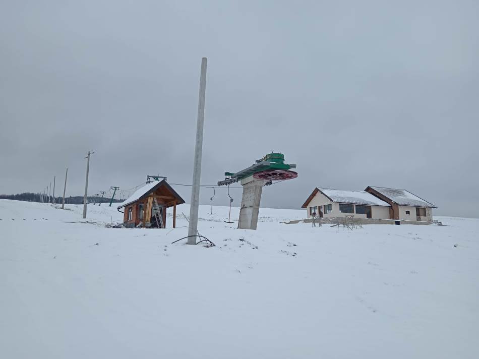 PUHOVAC POSTAJE RAJ ZA SKIJAŠE Ski-lift na Sokocu pušten u probni rad (FOTO/VIDEO)