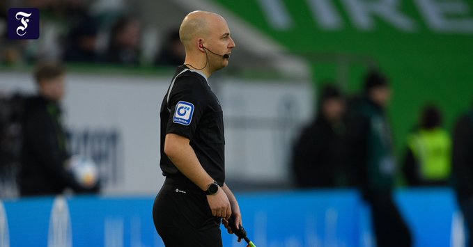 Nesvakidašnja scena u Bundesligi: Gledalac sa tribina zamijenio sudiju