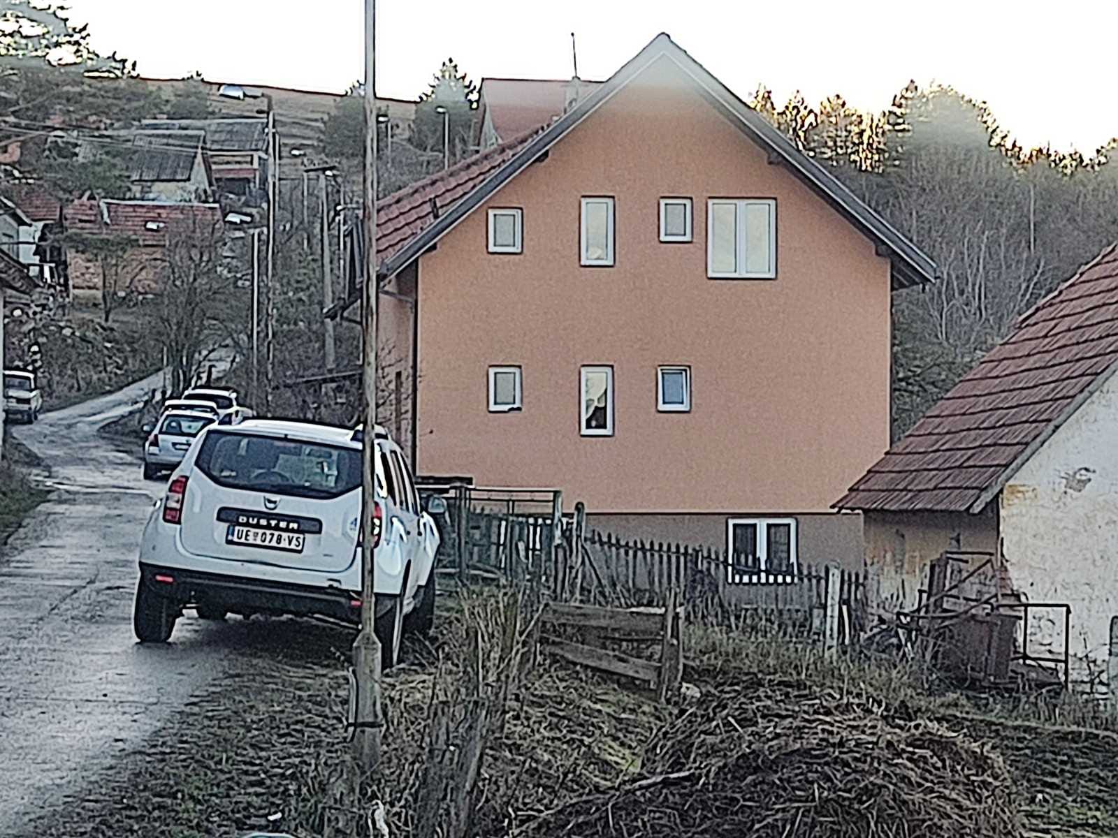 DJECA SVE GLEDALA Novi detalji stravičnog zločina: Žena ubila muža nožem sa leđa (FOTO)