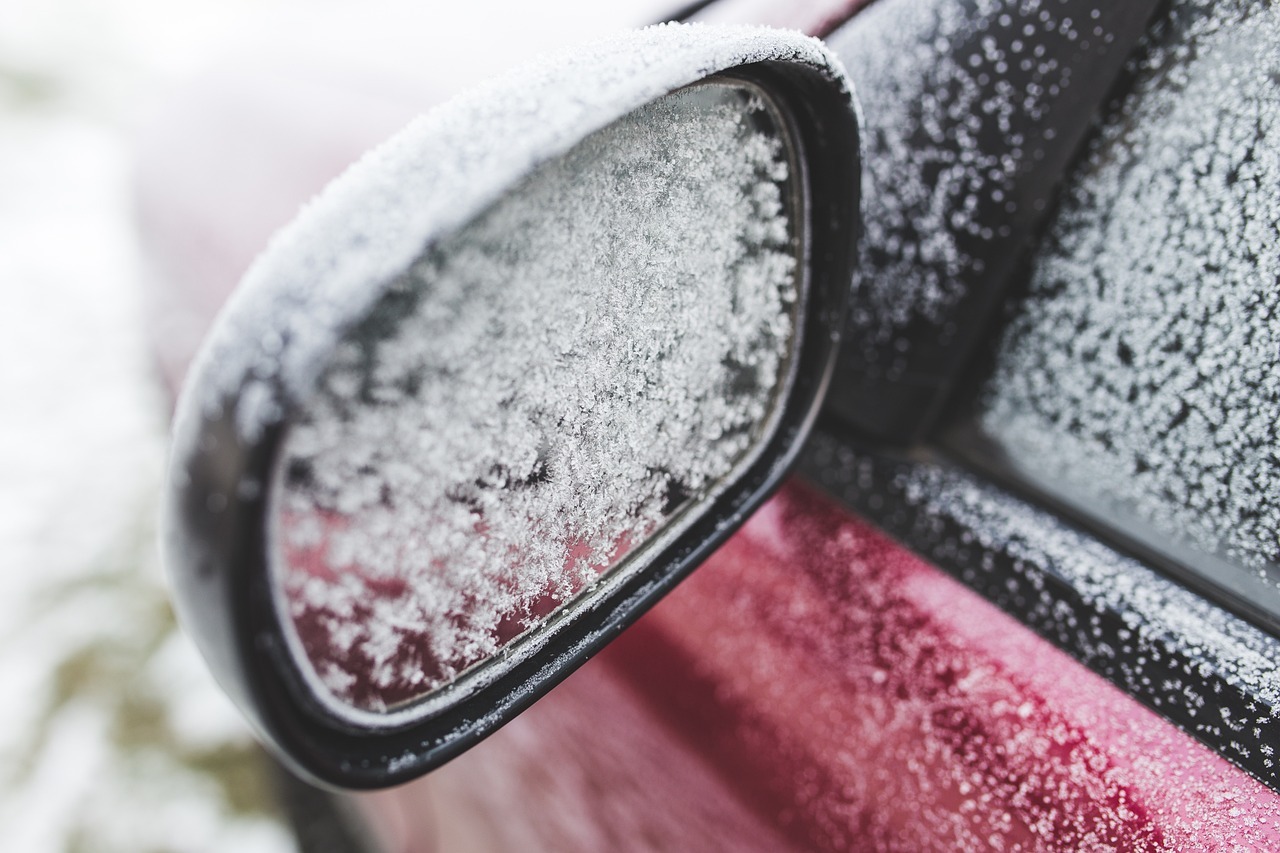 TRIK PROFESIONALNIH VOZAČA Ukoliko uradite ovo, brava i šoferšajbna na automobilu se neće zalediti