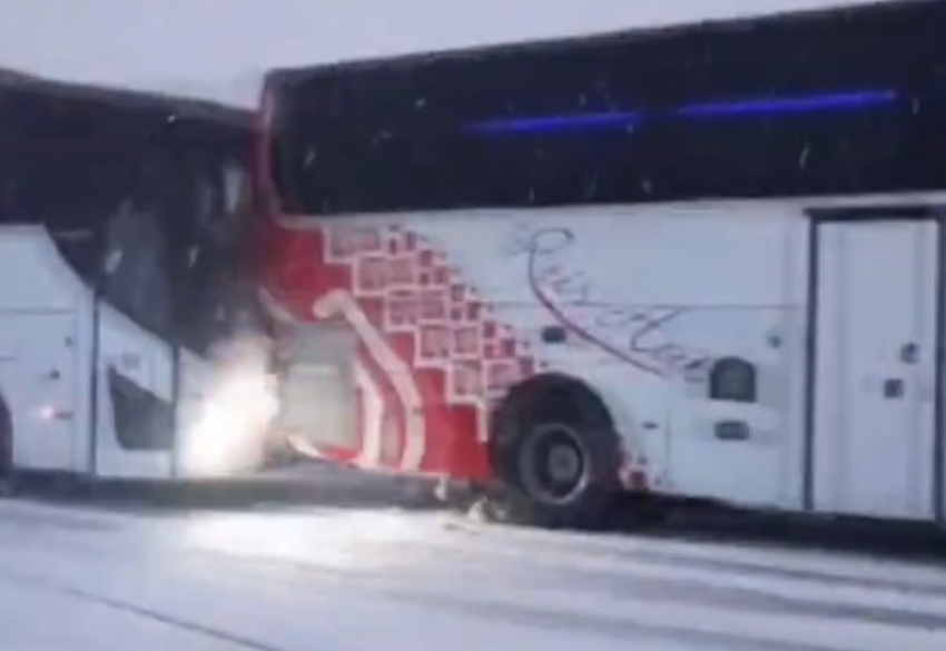 JEZIVA NESREĆA U TURSKOJ Ima mrtvih u lančanom sudaru 2 autobusa i kamiona (VIDEO)