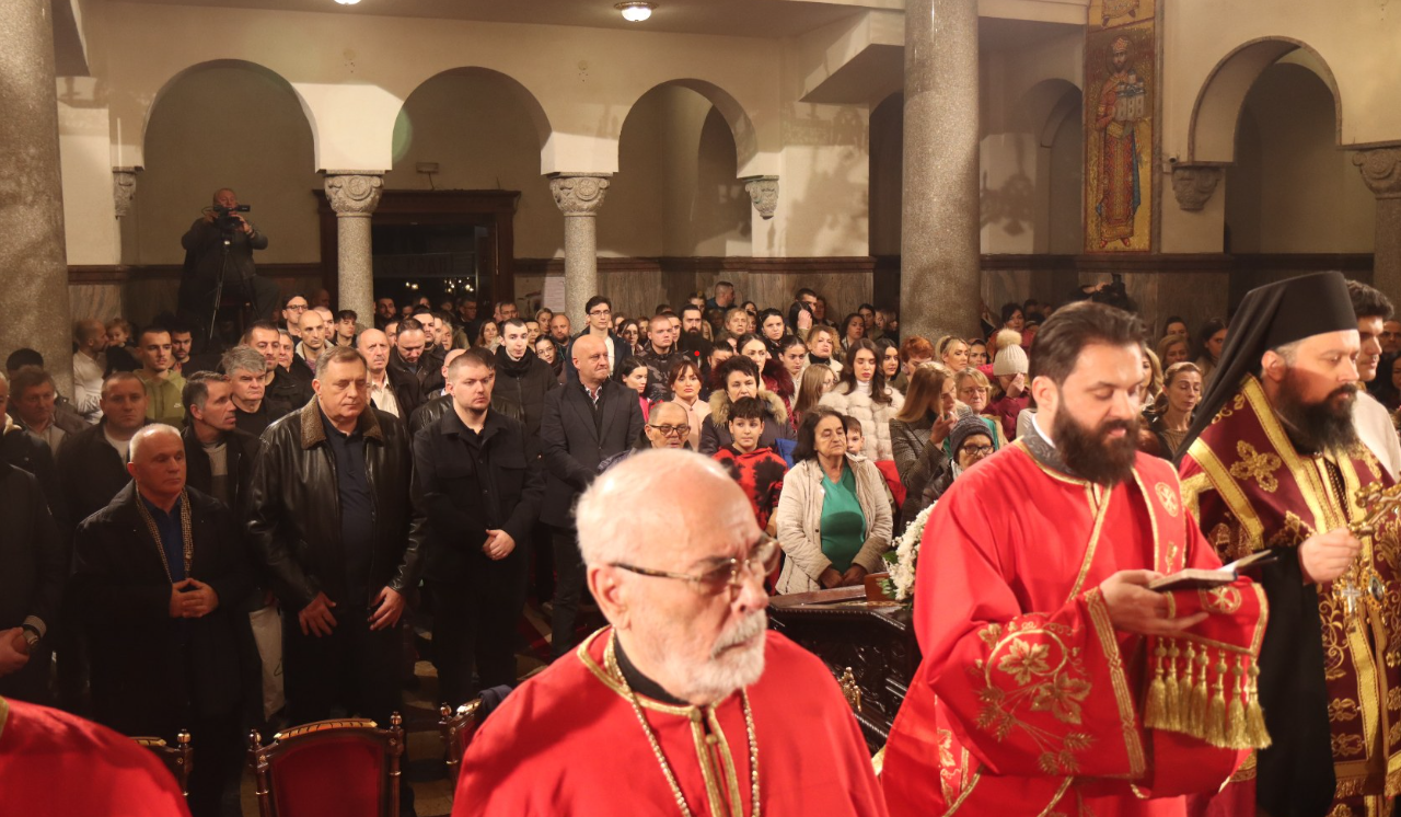 BADNJE VEČE Posebna radost u molitvama i brojnim običajima (FOTO)