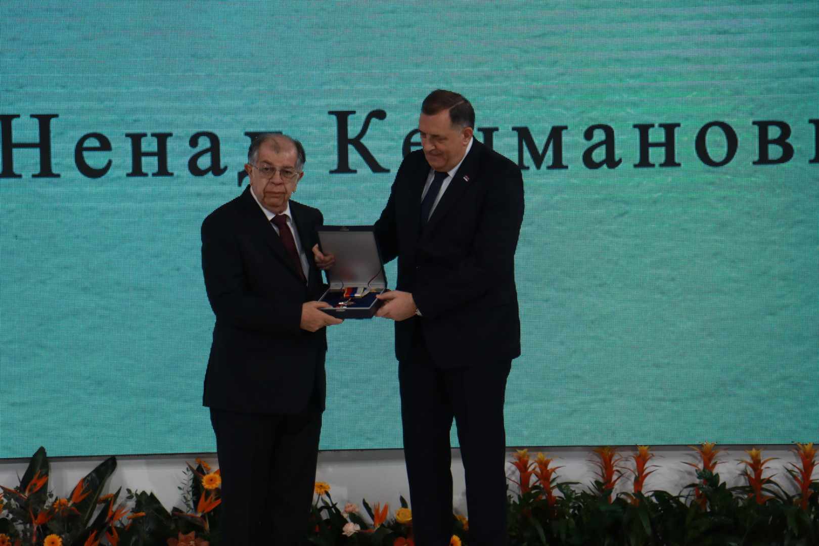 (FOTO) Kecmanoviću i Bećkoviću Orden zastave sa srpskim vijencem
