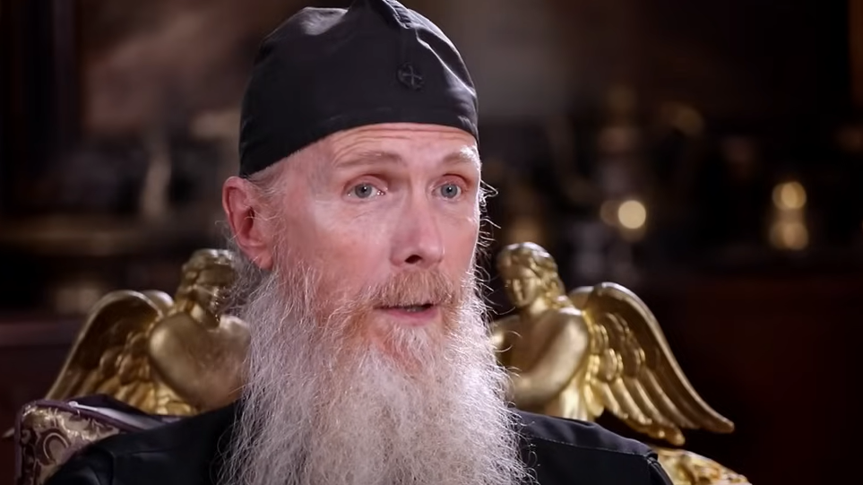 (VIDEO) JEROMONAH ARSENIJE PODIJELIO PRIČU O EGZORCIZMU Djevojka od 16 godina trojicu muškaraca diže u vazduh