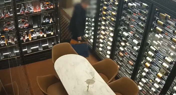 Dvojac iz Srbije ukrao 10 flaša vina u vrijednosti od 400.000 KM (VIDEO)