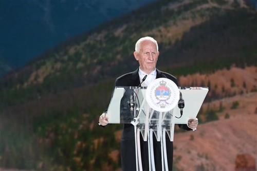 "KRADU MI PAMĆENJE, OTIMAJU VIJEKOVE" Matija Bećković se na svečanoj akademiji obratio stihovima svoje pjesme