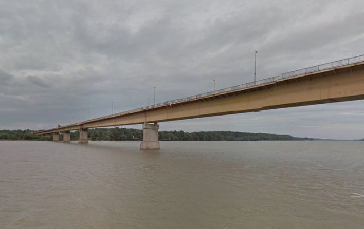 INSPEKTORI IZAŠLI NA DUNAV Utvrđuju pet lokacija odakle će uzorkovati vodu zbog barže koja je potonula