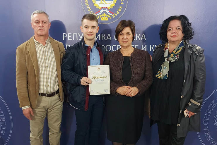 "SA TRI PRSTA PREKRSTI, CJELIVAJ IKONU STEFANA SVETOG" Mladi Nikša nagrađen za pjesmu "Republika Srpska"