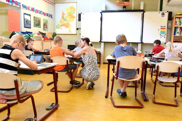 RODITELJI POHVALILI DIGITALIZACIJU U OBRAZOVANJU Od sutra počinje elektronska prijava djece za upis u 1. razred osnovne škole