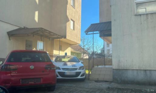 (FOTO) NOVI UZNEMIRUJUĆI DETALJI TRAGEDIJE U PODGORICI Kćerka uspjela pobjeći iz kuće: Policajac (52) ubio ženu (50) i sina (12), pa presudio sebi
