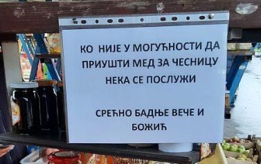 "Ko nema, neka se posluži" Postupak prodavca s pijace oduševio mnoge (FOTO)