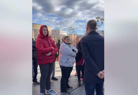 NAJAVLJUJU PROTESTE Roditelji djece sa poteškoćama u razvoju ponovo u problemu: Čekaju isplatu tuđe njege za decembar, Gradska uprava nema rješenje