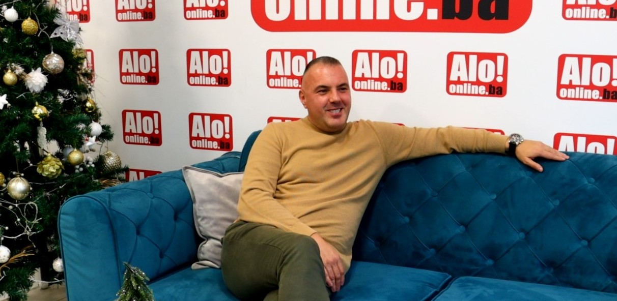 KAD STANETE PRED VISOKE DEČANE, BIĆE VAM JASNIJE KO SU SRBI Siniša Vidović za ALOonline o rodoljublju, Kosmetu i praznicima: Imao sam veliku čast da budem u društvu patrijarha Pavla
