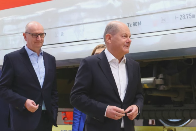 (VIDEO) "A I TO JE DIO DEMOKRATIJE" Štrajkači traktorima krenuli na Šolca dok je otvaro fabriku vozova