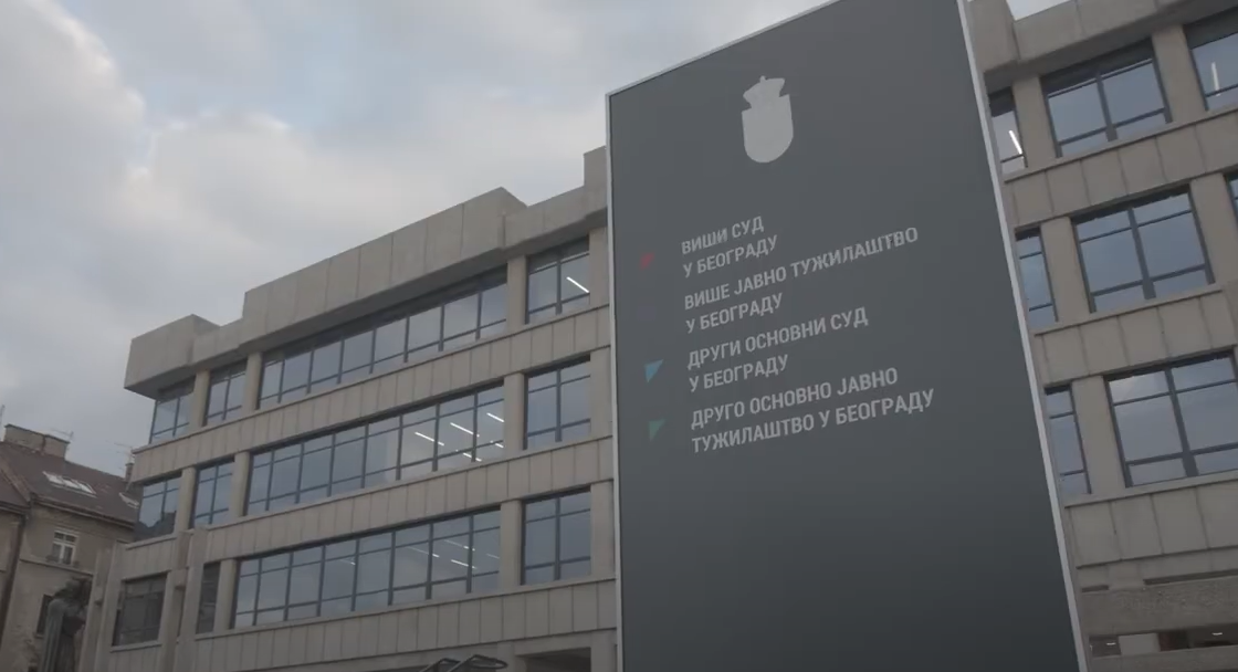 OTAC SE TERETI ZA TEŠKA DJELA PROTIV OPŠTE BEZBJEDNOSTI Nastavak suđenja roditeljima dječaka koji je počinio masakr u Ribnikaru