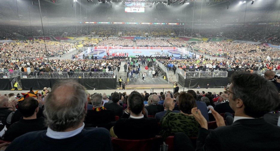 SPEKTAKULARNI PRIZORI Еvropsko prvenstvo u rukometu otvoreno pred 53.568 gledalaca (FOTO)