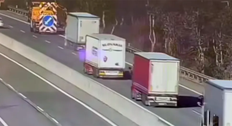 (UZNEMIRUJUĆI VIDEO) POGINUO KAMIONDŽIJA IZ BiH Objavljen snimak stravične nesreće u Slovačkoj