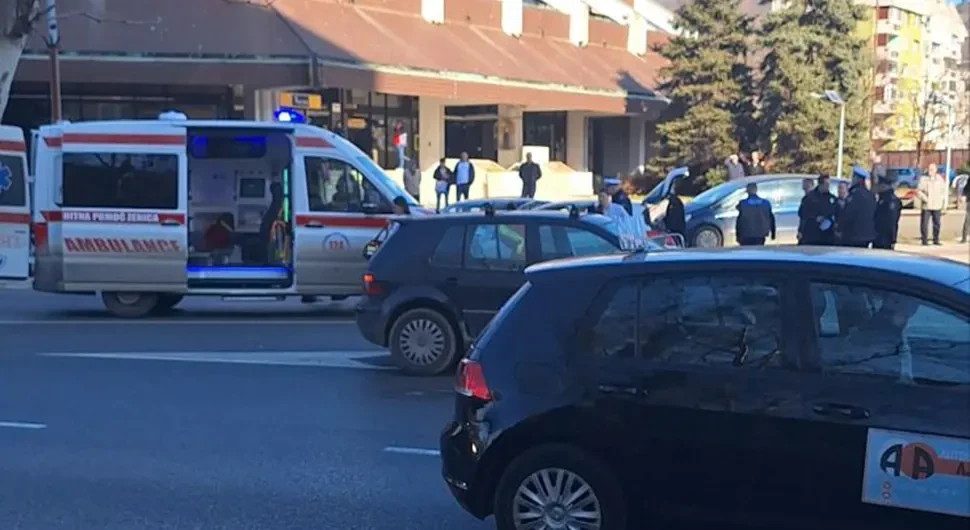 SAOBRAĆAJKA U ZENICI Sudar dva automobila, jedna osoba povrijeđena