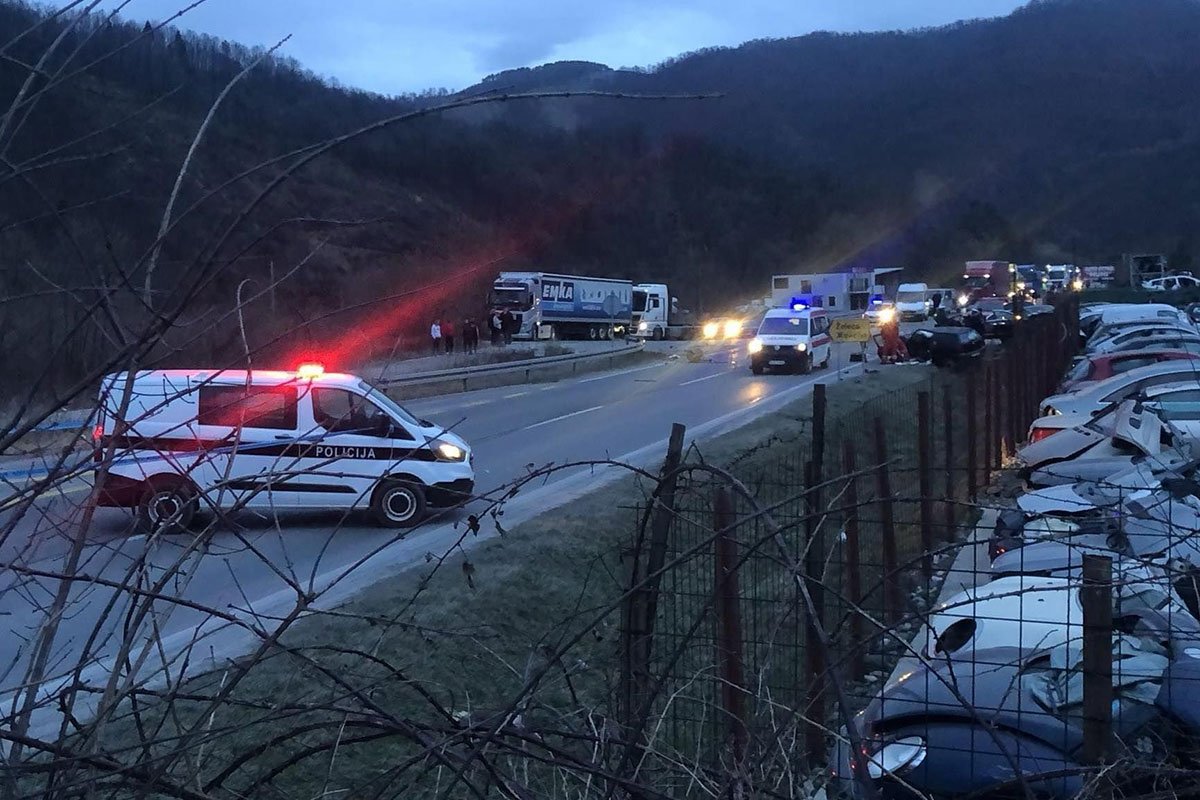 TEŠKA SAOBRAĆAJKA KOD ŽEPČA U udesu pet povrijeđenih