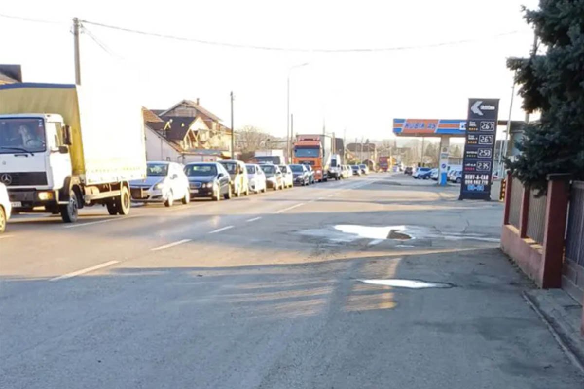 LANČANI SUDAR NA PUTU BANJA LUKA - LAKTAŠI Formirane velike kolone vozila