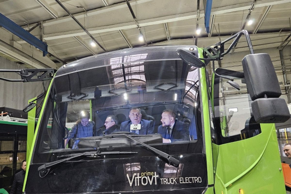 VOZILA NAMIJENJENA ZA PREVOZ ĐAKA Stiže deset autobusa za gradove u Srpskoj