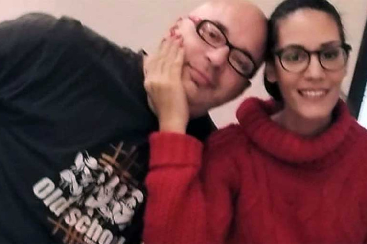 O OVOM SNIMKU BRUJI REGION Oglasila se žena koju „muž čeka iz zatvora“, djeca žele da se slikaju sa „robijašicom“